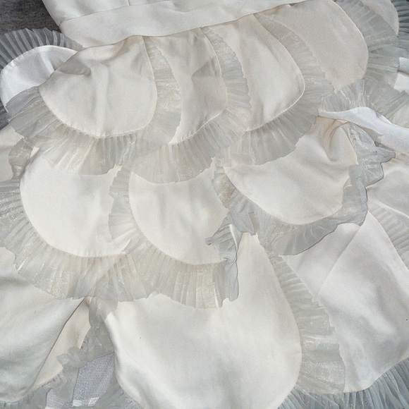 BCBG. White Silk Scalloped “Bubble Dress” Mini Dress Size 2 - Picture 4 of 5